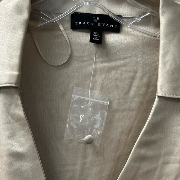 Tracey Evan’s/NWT/ XL/ Women's Cream faux Wrap Top - Picture 4 of 11